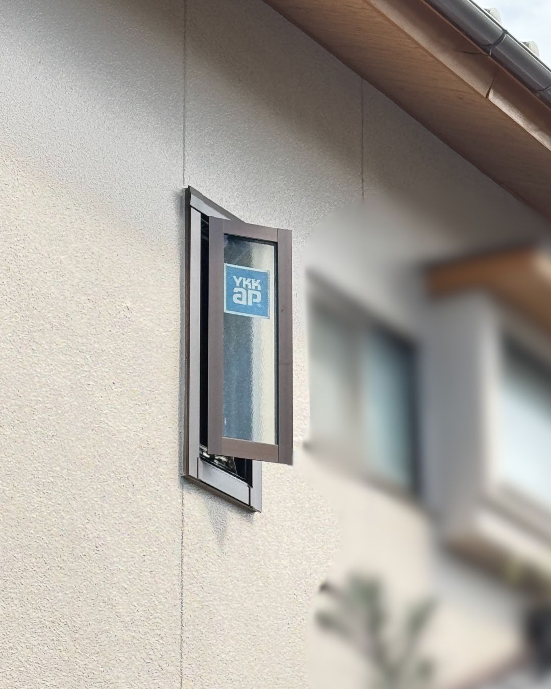 補助金でお得！ルーバー窓を縦滑り窓へ交換！