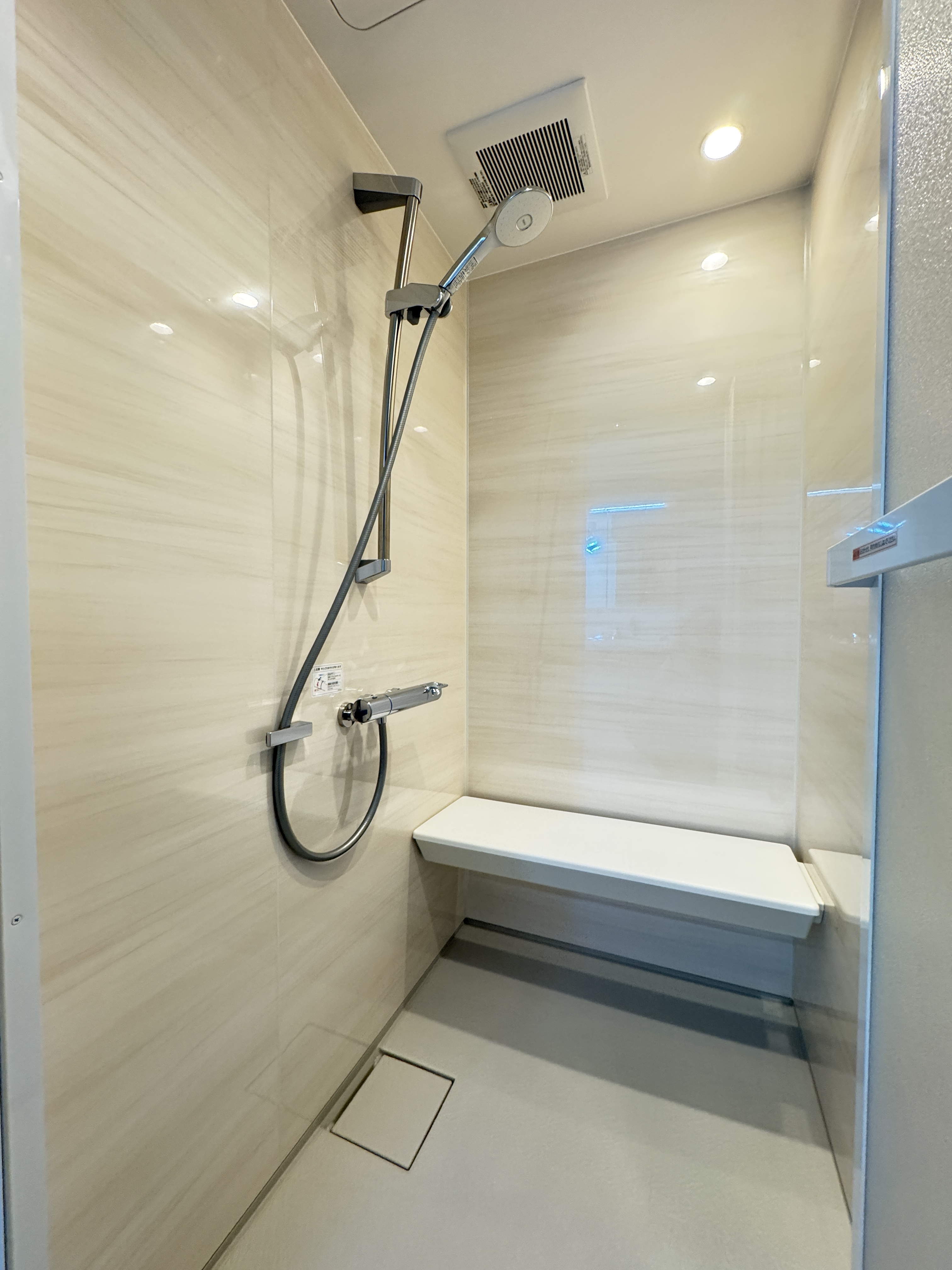 お風呂からシャワールーム＋ランドリールームへ