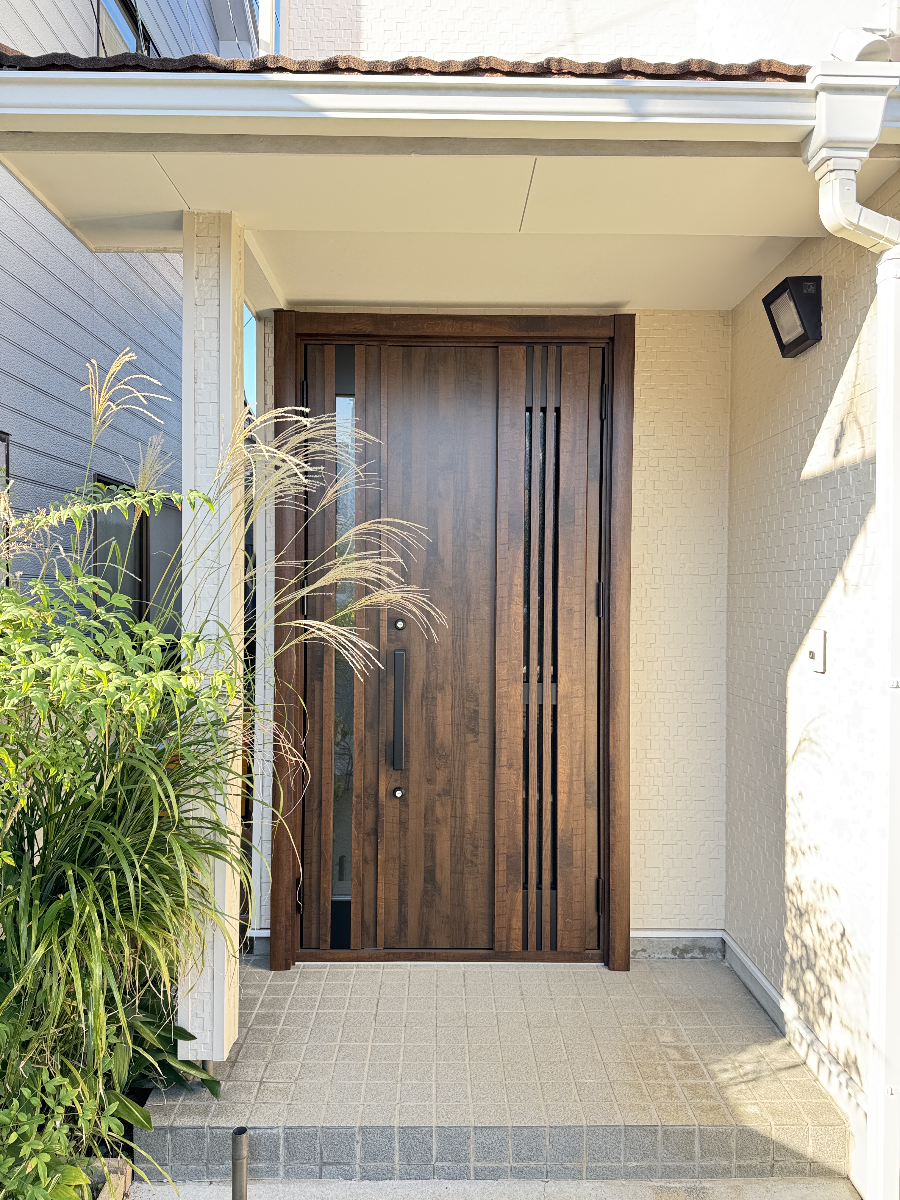 玄関ドアリフォームでお家が快適に！