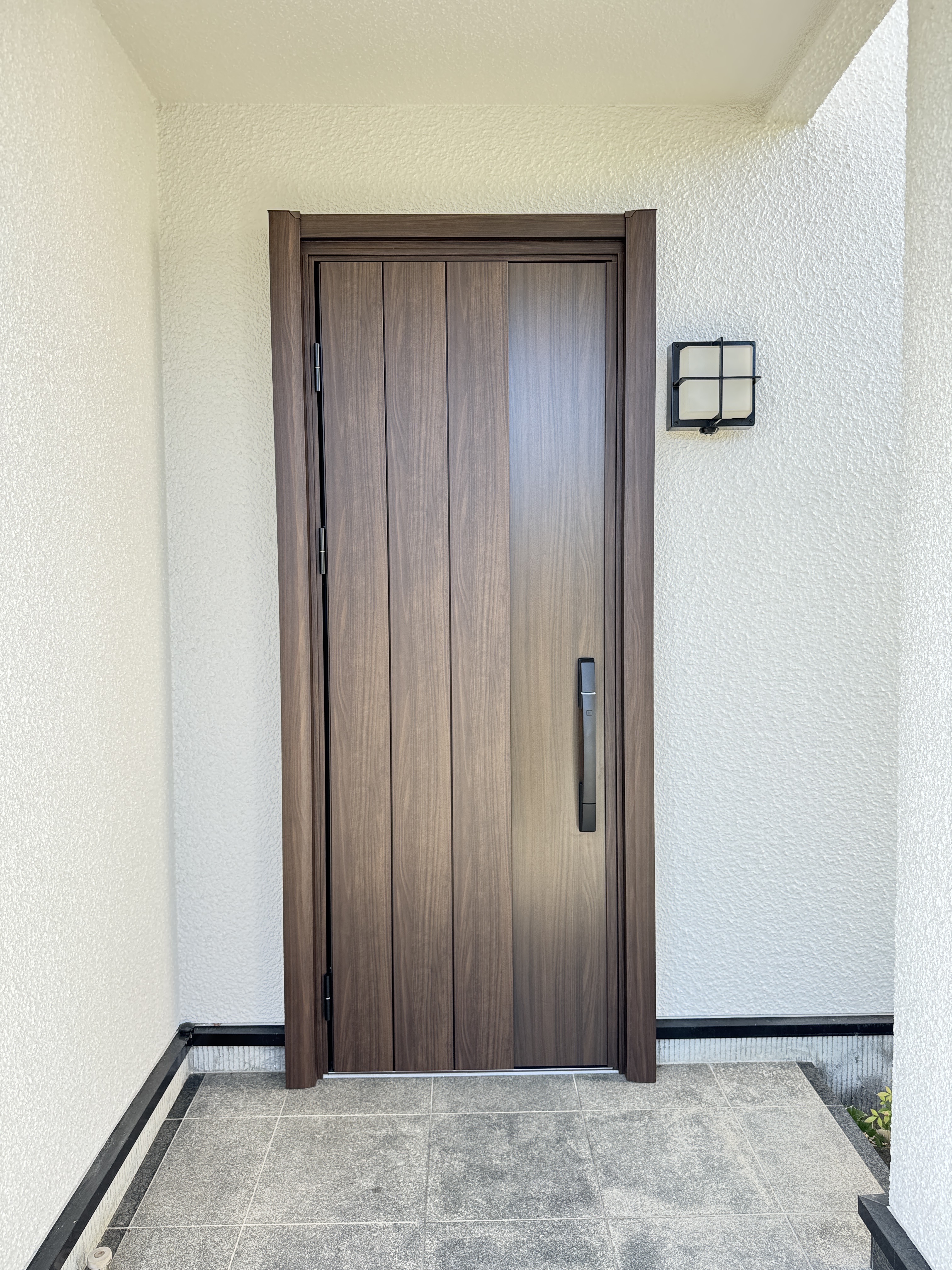 断熱玄関ドアリフォームで快適！！