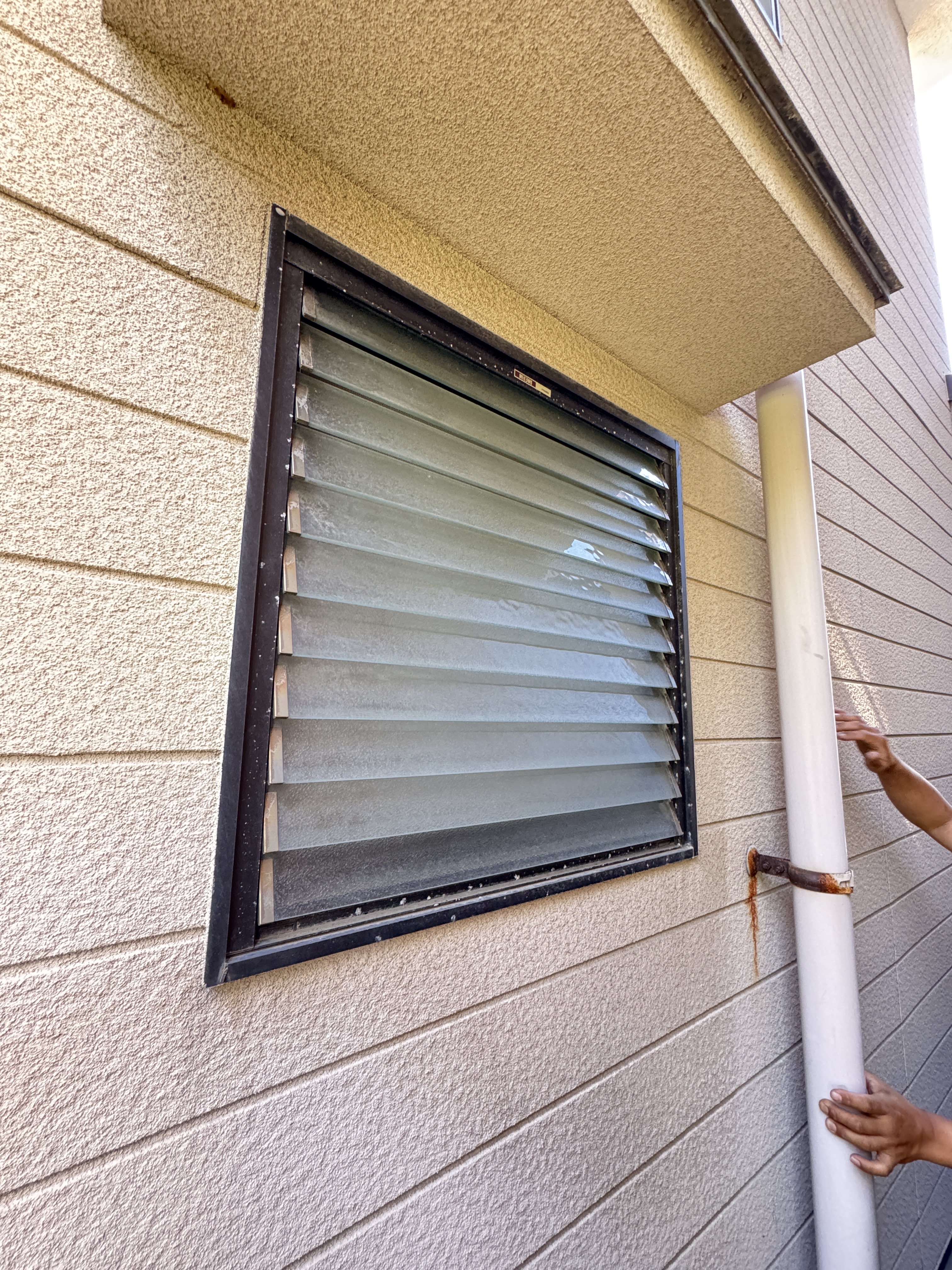 ルーバー窓には注意が必要！！