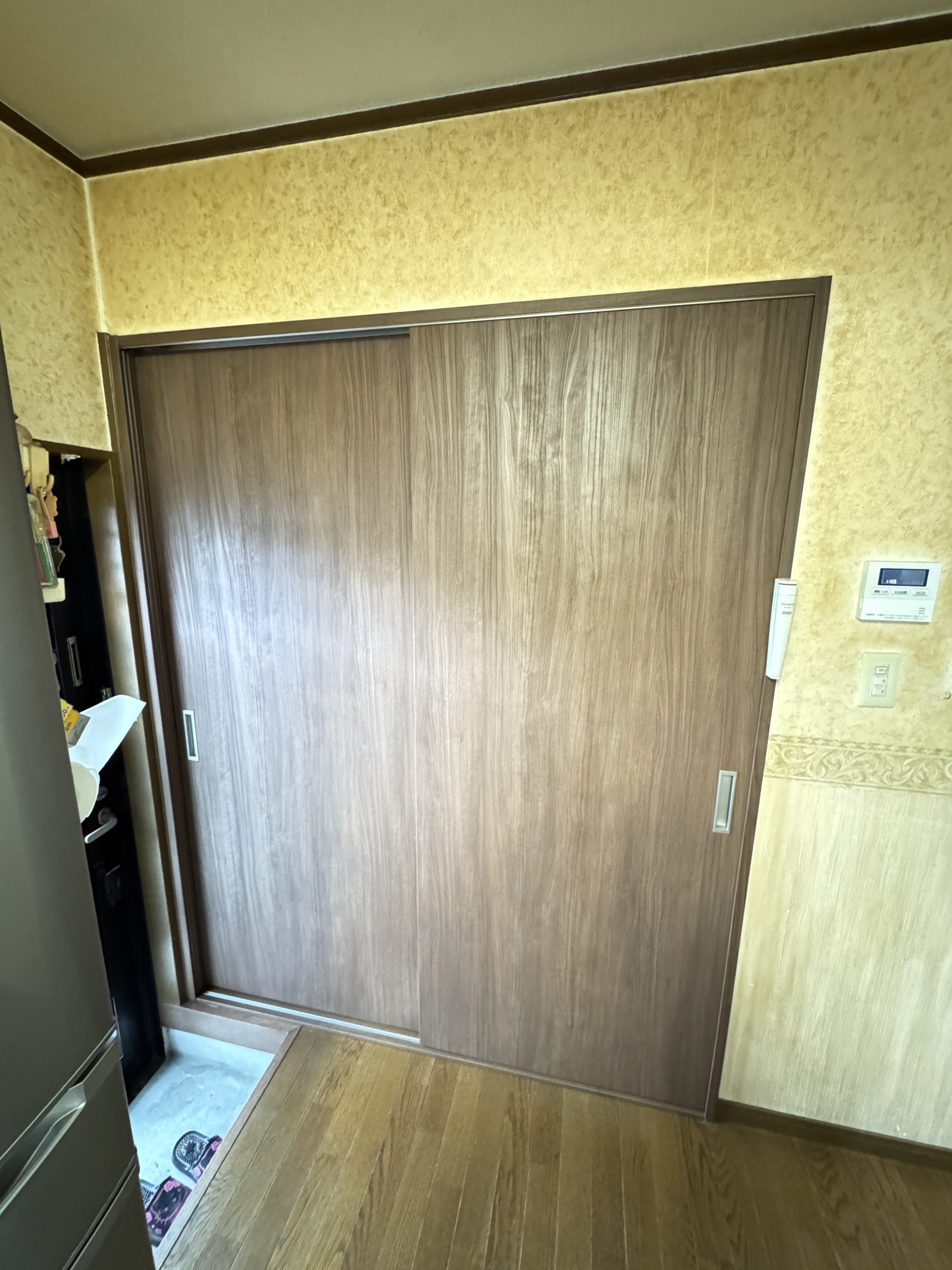 室内折戸を引戸に変身しました！